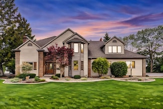 1114 Beechwood Dr, Nappanee, IN 46550