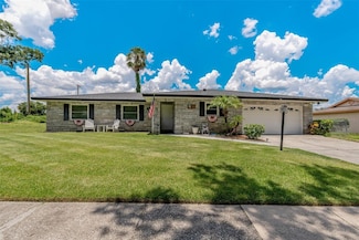 704 Queens Ct, Seffner, FL 33584