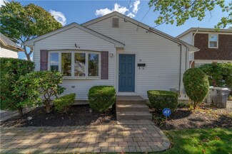 55 Seamans St, Providence, RI 02908