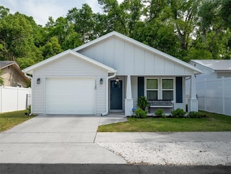 1123 NW 6th Place, Gainesville, FL 32601
