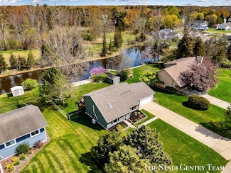 17083 Spahr St, Spring Lake, MI 49456