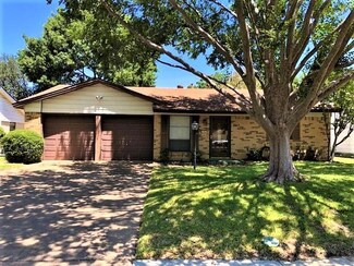 1913 Anderson St, Irving, TX 75062
