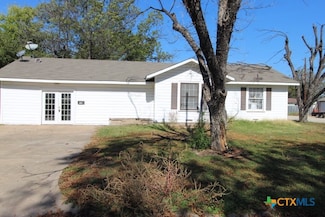 1102 W Sunset St, San Saba, TX 76877