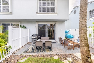 1038 Jeffery St, Boca Raton, FL 33487