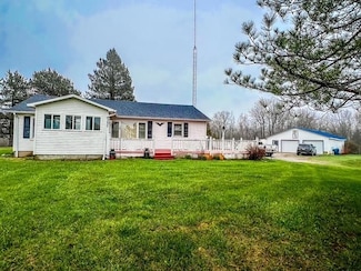 7020 E Arnold Lake Rd, Harrison, MI 48625