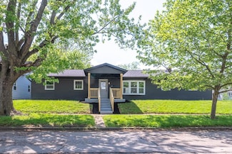 807 E Paint St, Washington Court House, OH 43160