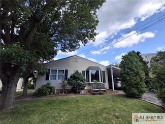85 Pinetree Dr, Parlin, NJ 08859