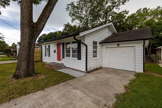 2705 W Lucas Dr, Beaumont, TX 77706