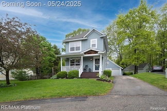 376 Chalmers Ln, Howell, MI 48843