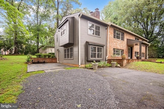10432 Miller Rd, Oakton, VA 22124