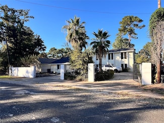 618 Palmetto Dr, Livingston, TX 77351