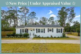 826 Colonial Dr, Wilmington, NC 28403