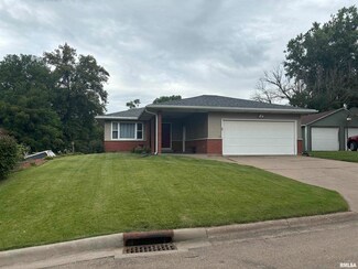 1958 Glendale Rd, Clinton, IA 52732