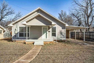 208 E Spring St, Henrietta, TX 76365