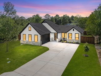 605 Utopia Rd, Tool, TX 75143