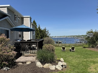 5 Quarry Rd, Stonington, CT 06378
