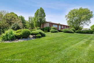 38 Kingston Dr, Oak Brook, IL 60523