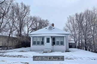 418 3rd Ave E, Williston, ND 58801