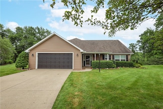 156 Golf Club Ln, Grove City, PA 16127