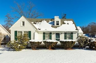1 Linden Ln, Hyde Park, NY 12538