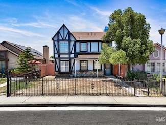 8305 Pioneer Dr, Bakersfield, CA 93306