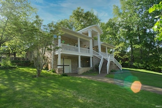 5411 Woodridge Dr, Newburgh, IN 47630