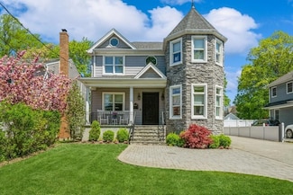 187 Lakeview Ave, Rockville Centre, NY 11570