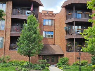 125 Boardwalk Place Unit 103, Park Ridge, IL 60068