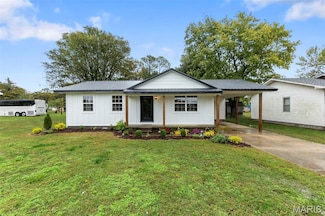 201 S Lunbeck Ave, Gideon, MO 63848