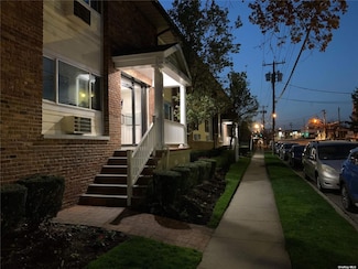 721 Willis Ave Unit 8A, Williston Park, NY 11596