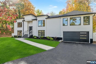 10 Garden Ct, Township of Washington, NJ 07676