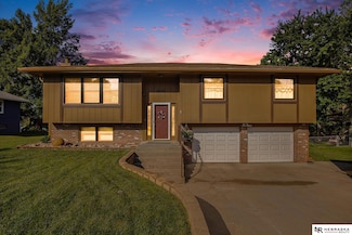 1011 Somerset Dr, Bellevue, NE 68005