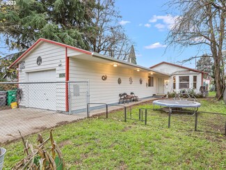 10516 SE Schiller St, Portland, OR 97266
