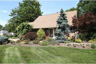 12 Island Rd, Levittown, PA 19057