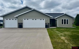 710 710 Dover, St. Peter, MN 56082