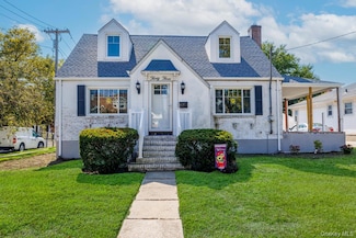 33 Farnum St, Lynbrook, NY 11563