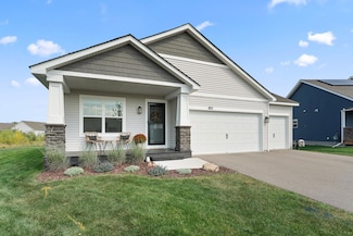 1821 Dauwalter Cir, Carver, MN 55315