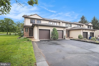 31 Canterberry Cir, Flemington, NJ 08822