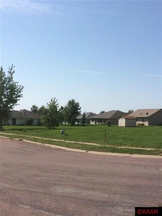 305 Copper Village Cir, Mankato, MN 56001