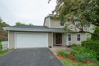 25620 Portsmouth Rd, Waterford, WI 53185