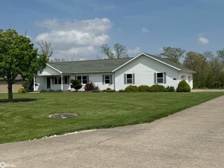 3293 Country Club Ln, Fort Madison, IA 52627