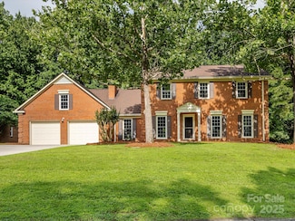 113 Foxfield Ln, Matthews, NC 28105
