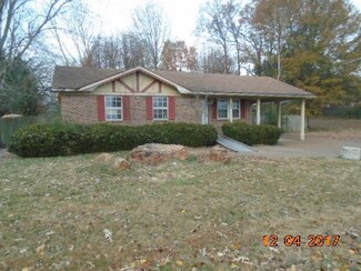 68 W Tracy St, Bells, TN 38006