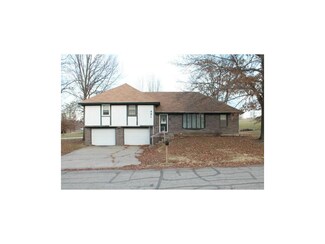 431 Frederick Dr, Gower, MO 64454