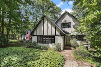 14598 Lakeshore Rd, Lakeside, MI 49116