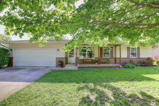 203 Valley Rd, Monticello, IL 61856