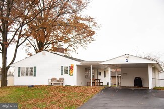 1 Thornyapple Ln, Levittown, PA 19054