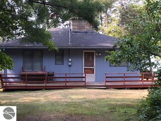 1287 N Sunset Shores Dr, Lake Leelanau, MI 49653