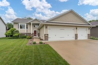 156 Foxfire Dr, Mankato, MN 56001
