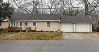 702 S 5th St, Savannah, MO 64485